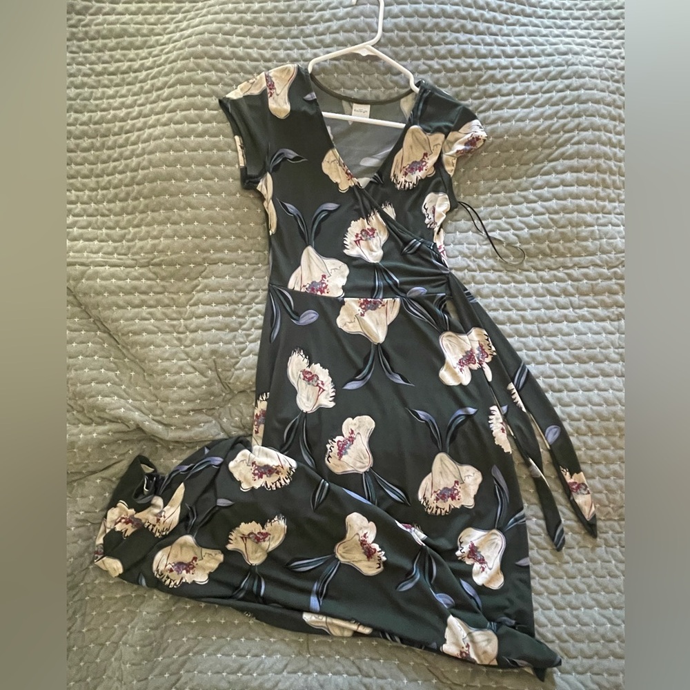 Floral Wrap V-Neck Maxi Dress